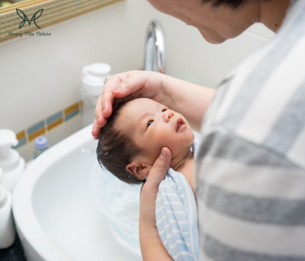 Gia công gel tắm bé thảo mộc