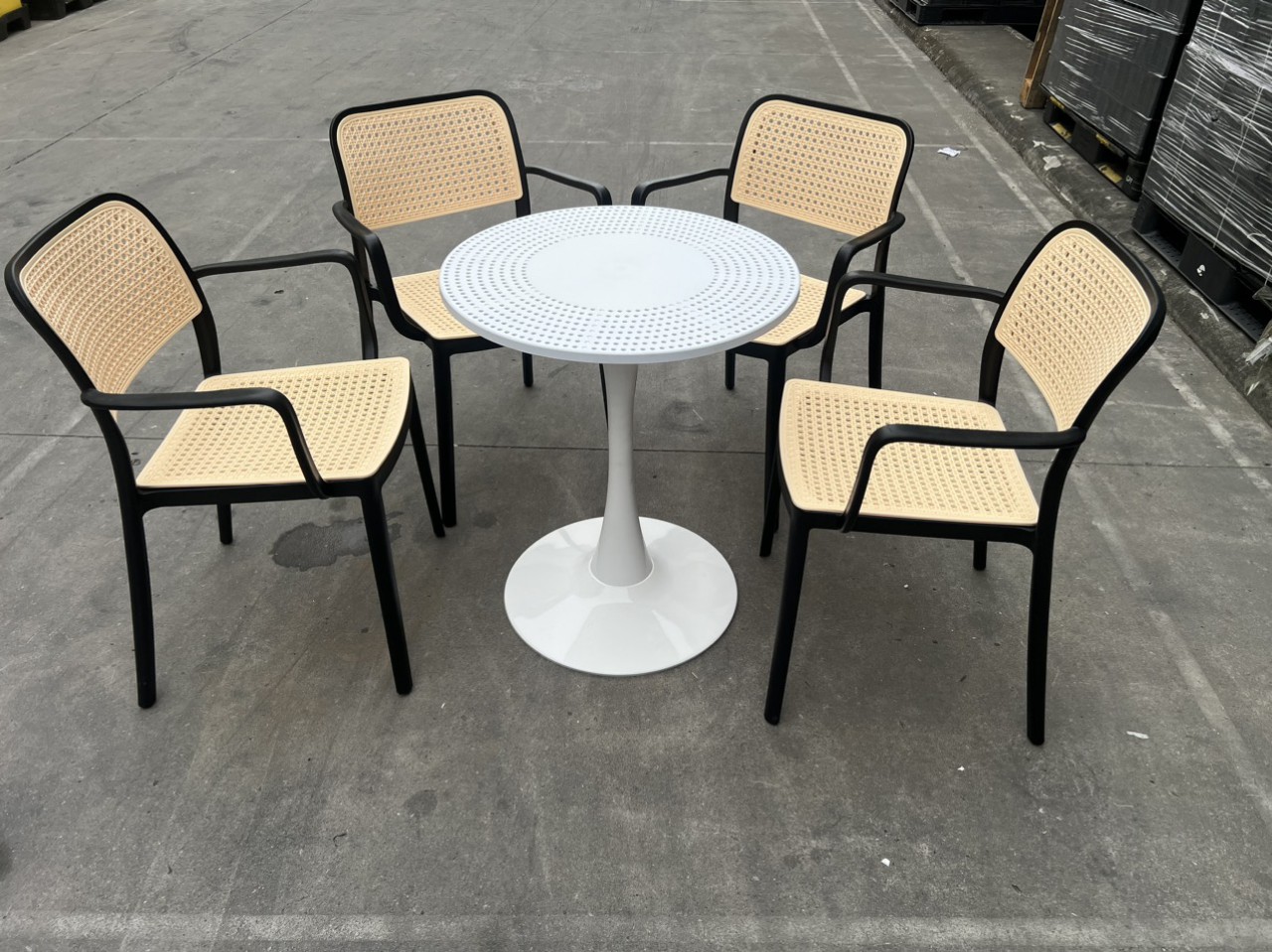 Gia công ghế nhựa