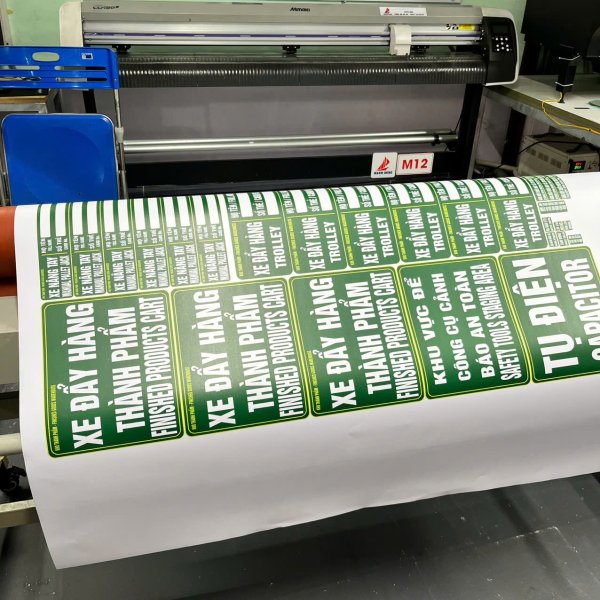 Gia công in decal trắng sữa làm bảng tên phòng