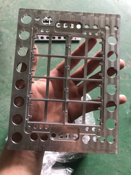 Gia công linh kiện, khuôn mẫu
