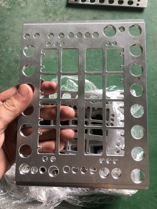 Gia công linh kiện, khuôn mẫu