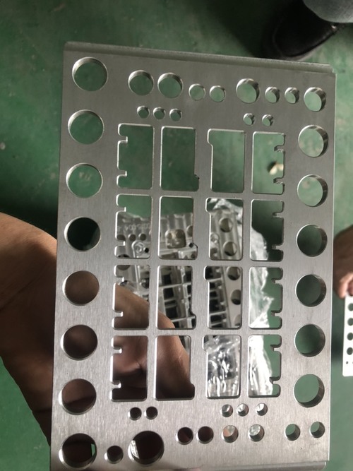 Gia công linh kiện, khuôn mẫu