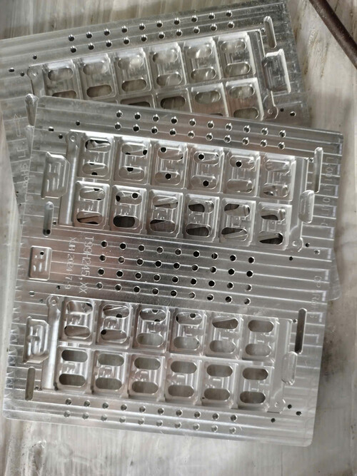 Gia công linh kiện, khuôn mẫu