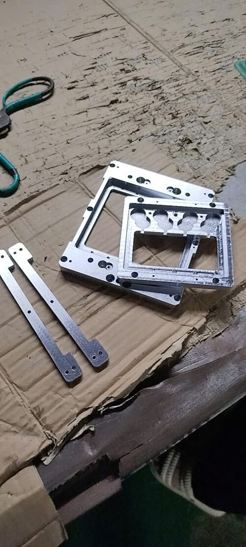 Gia công linh kiện, khuôn mẫu