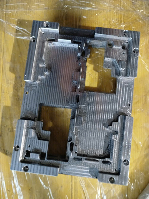 Gia công linh kiện, khuôn mẫu