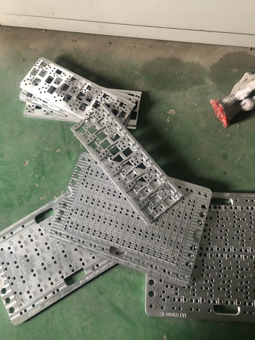 Gia công linh kiện, khuôn mẫu