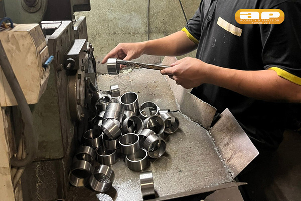 Dịch vụ tiện CNC