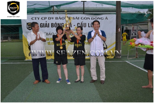 Giải bóng đá và cầu lông
