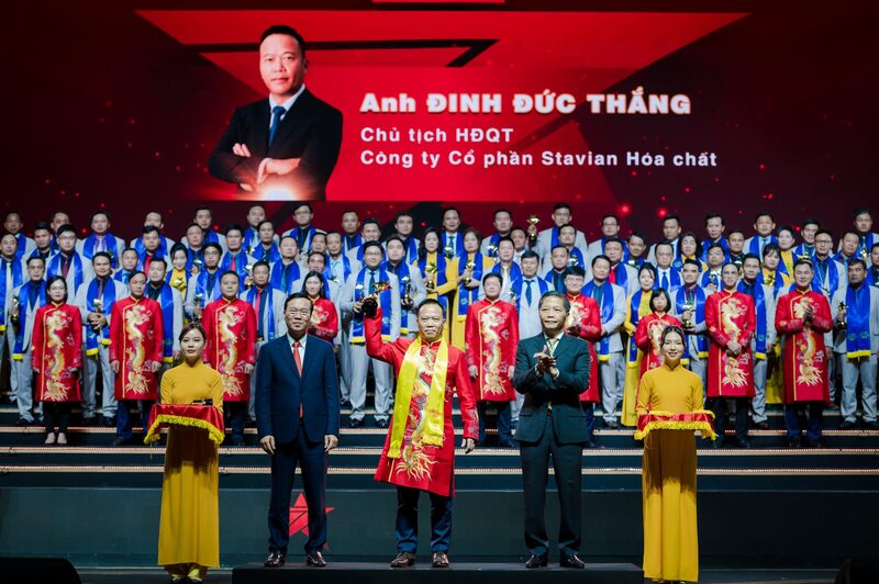 Cúp vàng doanh nghiệp tiêu biểu