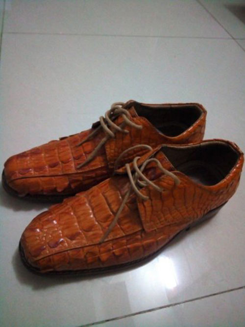 Giày da cá sấu