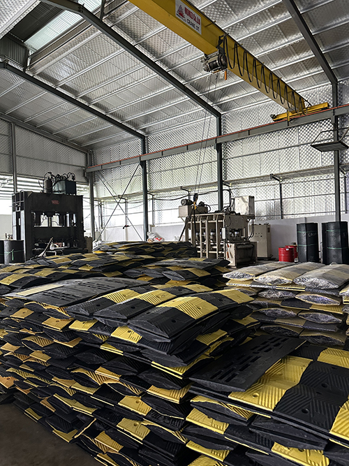 Gờ giảm tốc cao su