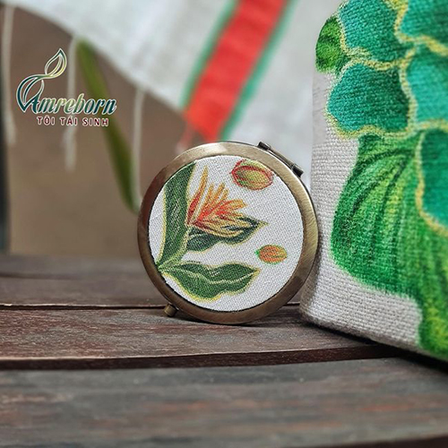 Gương lót vải dứa vẽ tay