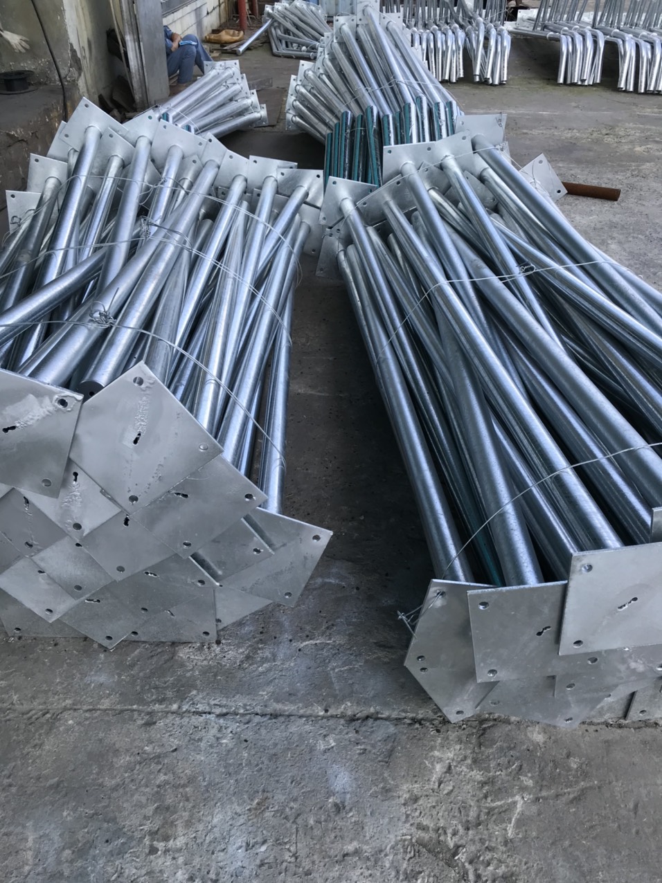 Hàng rào chấn sóng mạ kẽm nhúng nóng