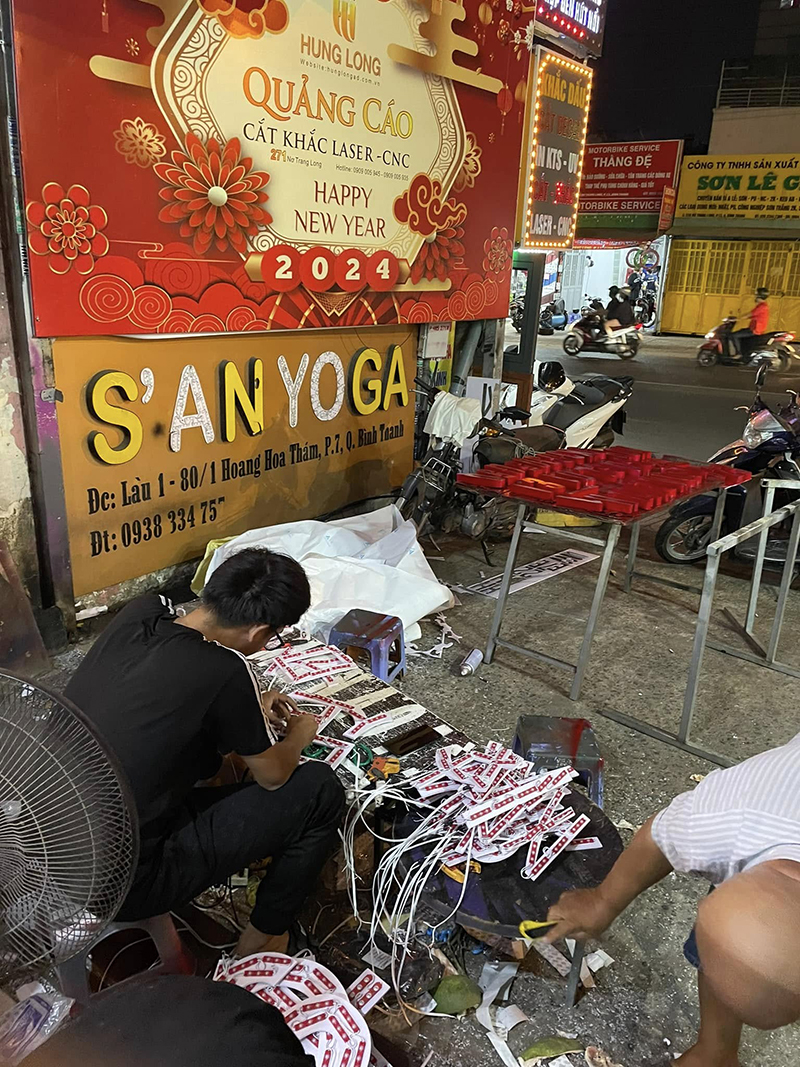 Bảng hiệu quảng cáo chữ nổi