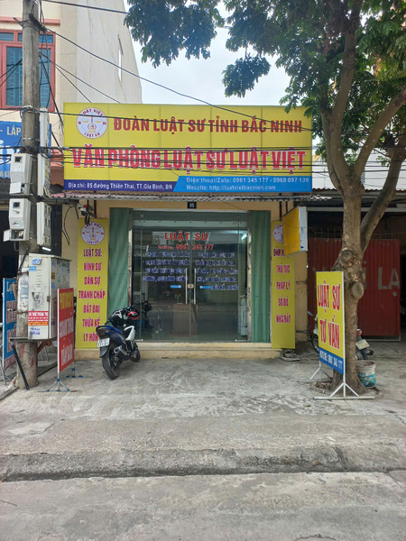 Hình ảnh bên ngoài văn phòng Luật Việt