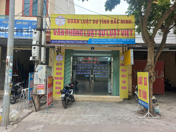 Hình ảnh bên ngoài văn phòng Luật Việt