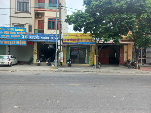 Hình ảnh bên ngoài văn phòng Luật Việt