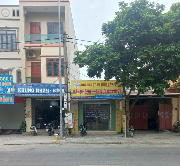 Hình ảnh bên ngoài văn phòng Luật Việt