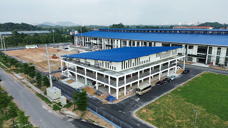 Hình ảnh công ty Sơn Lộc Phát PU68