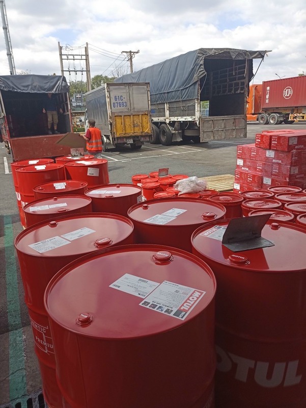 Hình ảnh kho hàng, công ty Az Oil
