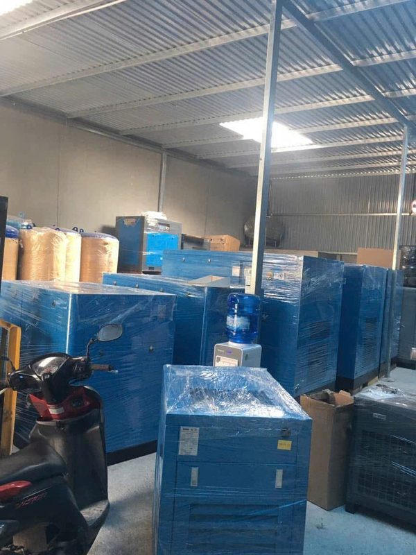 Hình ảnh kho máy nén khí Hùng Anh