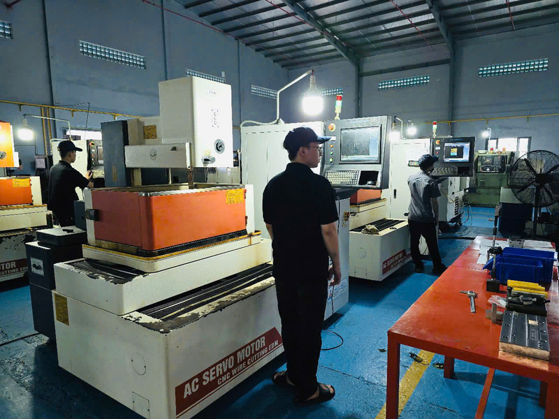 Máy cắt dây CNC