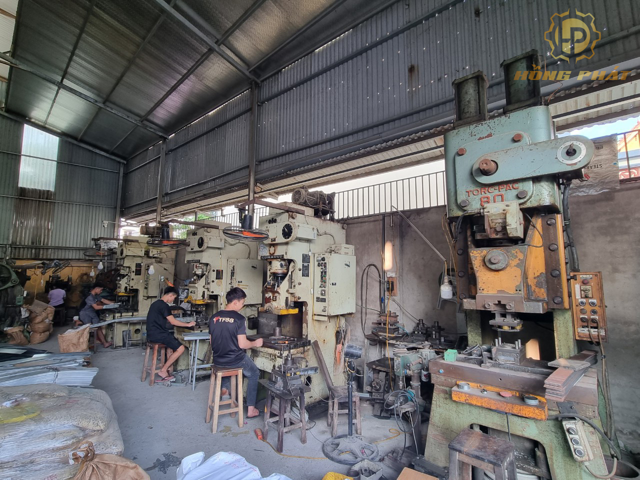 Hình ảnh xưởng sản xuất Hồng Phát