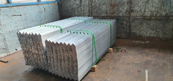 Thép hình V mạ kẽm