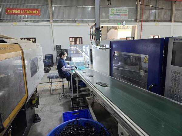 Hoạt động gia công sản xuất