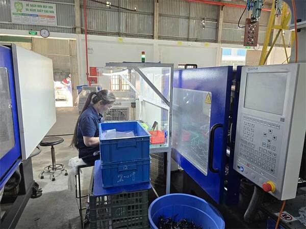 Hoạt động gia công sản xuất
