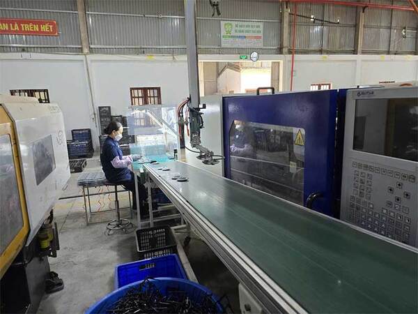 Hoạt động gia công sản xuất