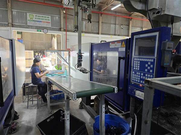 Hoạt động gia công sản xuất