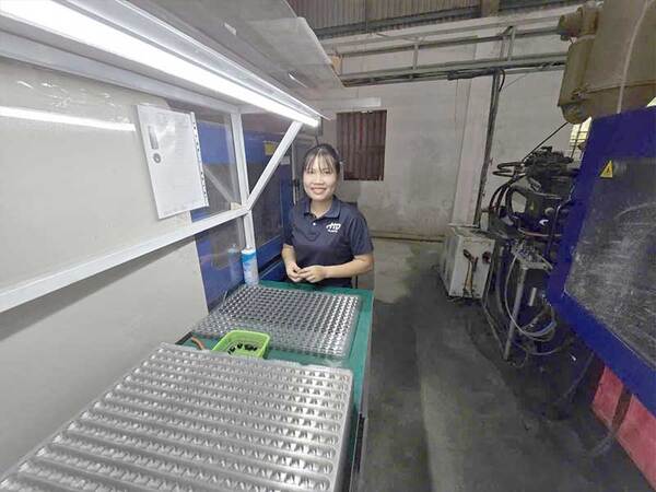 Hoạt động gia công sản xuất