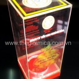 Hộp trưng bày bằng Mica