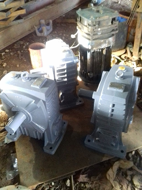 Hộp số vận thăng hàng