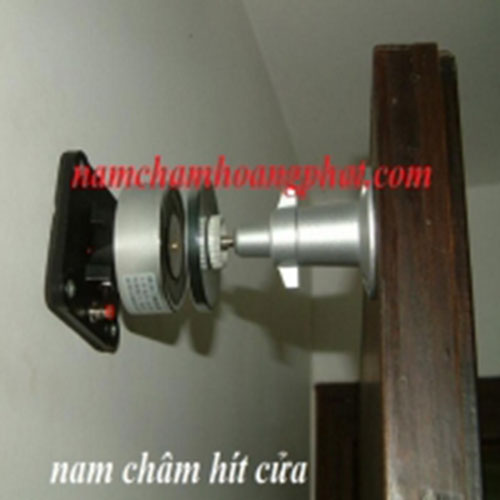 Nam châm hút giữ cánh cửa