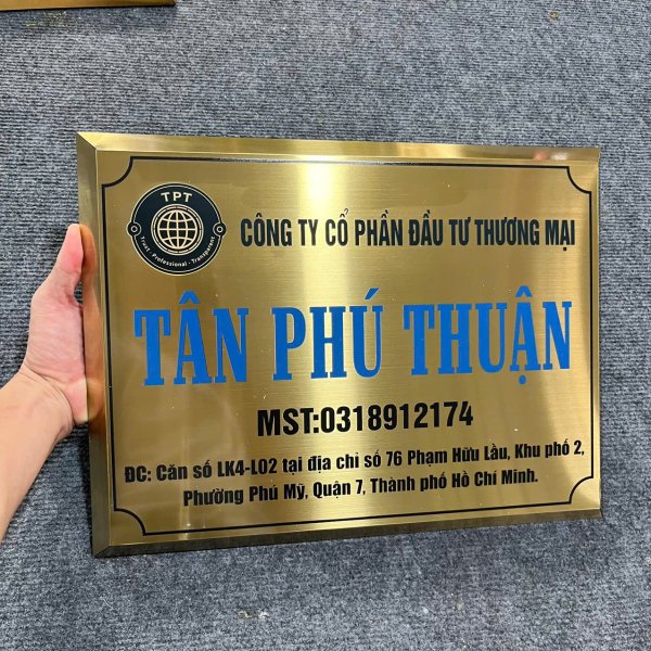 In bảng hiệu kim loại
