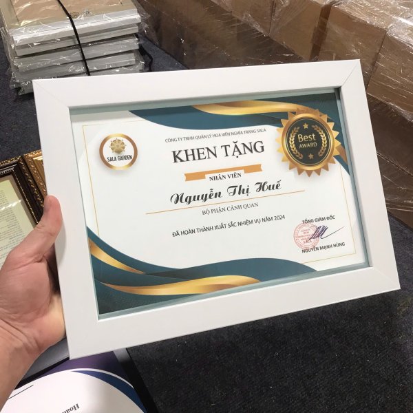 In bằng khen tặng nhân viên