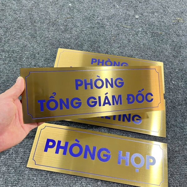 In bảng tên phòng bằng inox