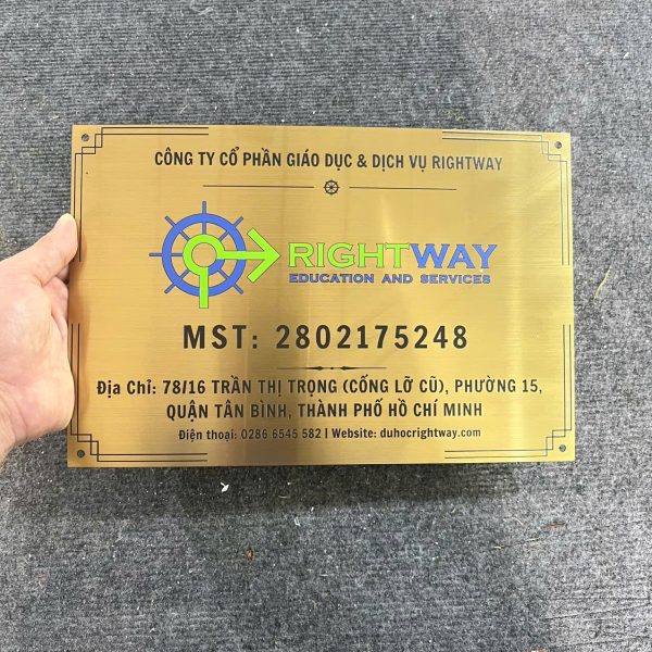 In biển hiệu inox gắn tường