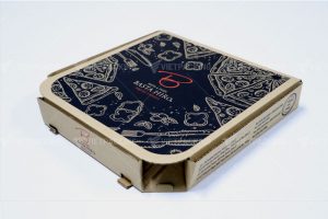 In hộp giấy đựng pizza