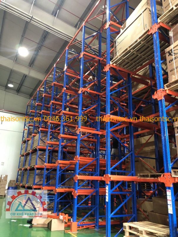 Kệ để Pallet Drive In