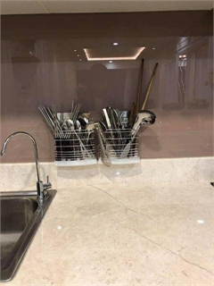 Kệ ống đũa hít chân không