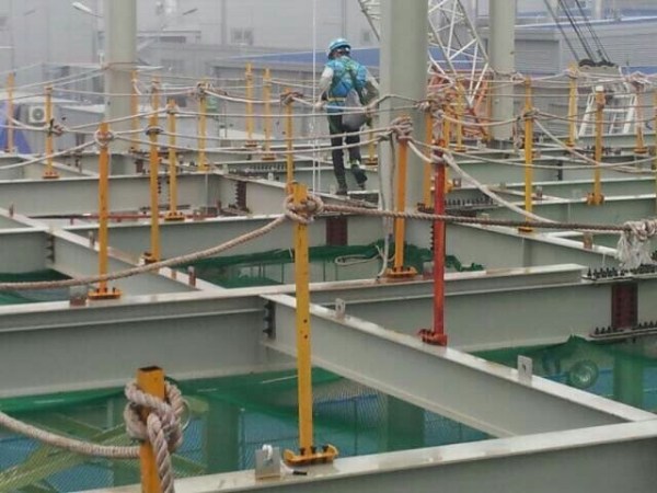 Kẹp dầm cứu sinh