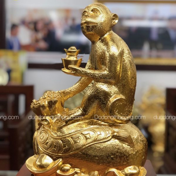Khỉ ngồi bị tiền dát vàng 9999
