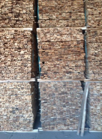 Kho chứa gỗ tràm xẻ