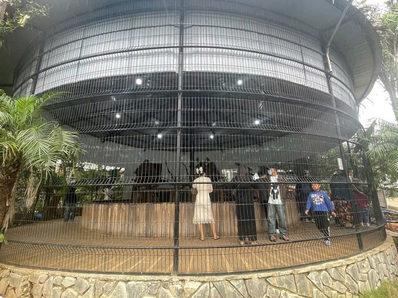 Khung vách ngăn nhà xưởng, khung ngăn sân bóng Pickerball