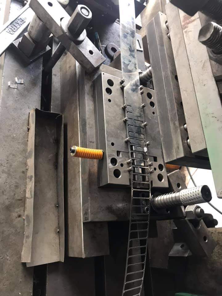 Khuôn dập liên hoàn inox