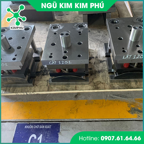 Khuôn vỏ ngoài