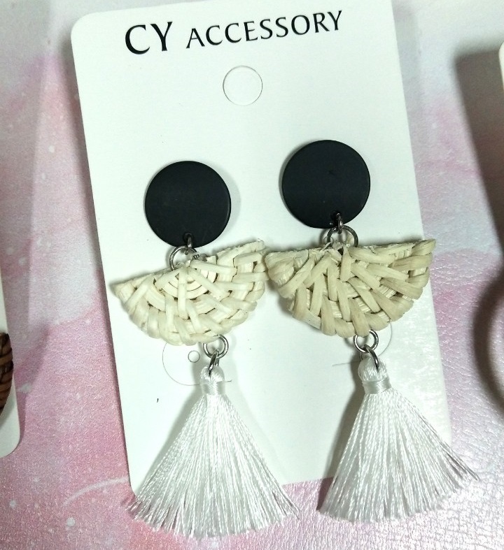 Khuyên tai mây tre đan